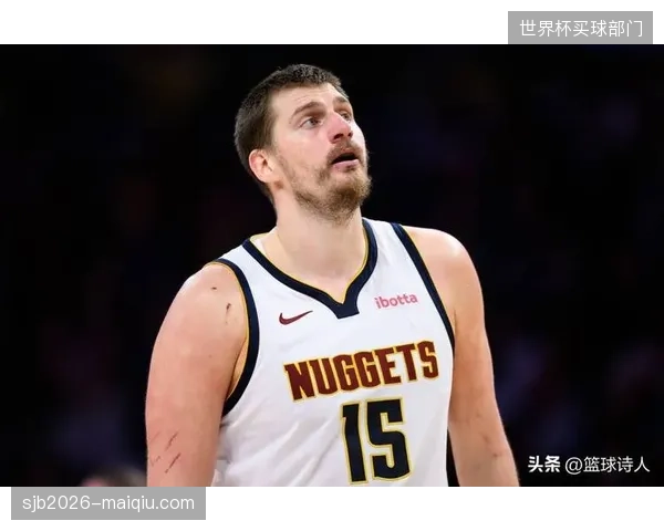 约基奇再次展示其全能身手，同时包揽联盟篮板王与助攻王两项殊荣。